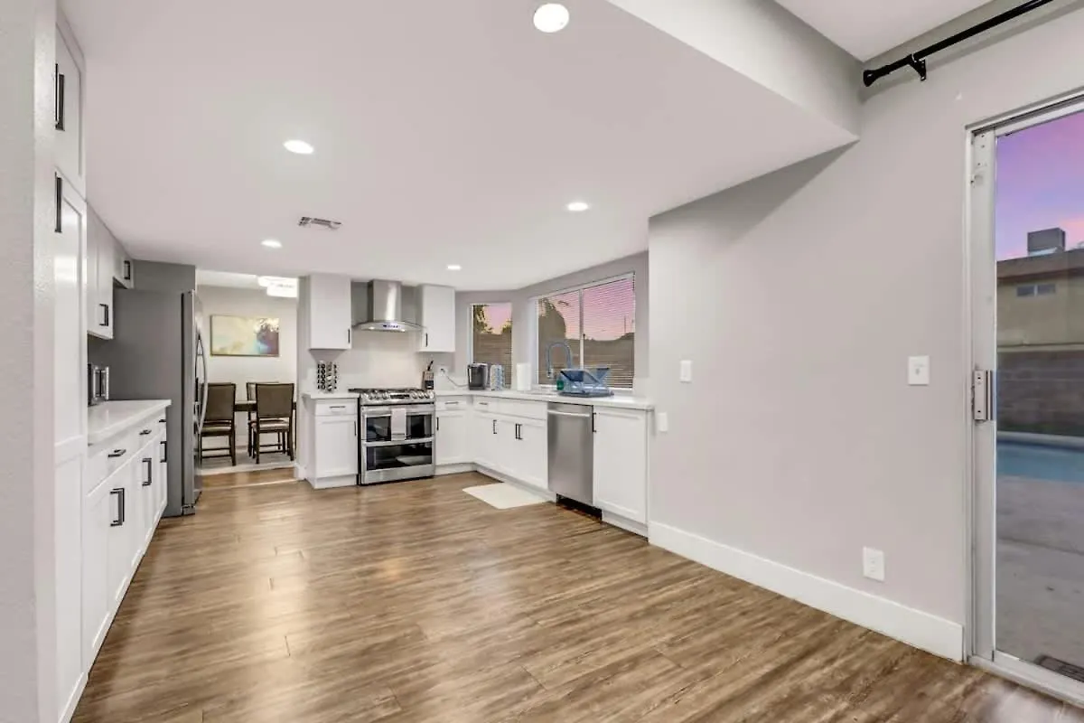 Villa Newly Renovated Modern Oasis W Pool Mins To Strip Las Vegas 0*,  Stati Uniti