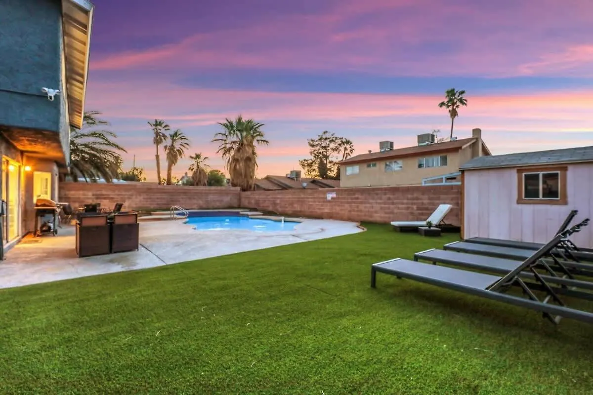 Newly Renovated Modern Oasis W Pool Mins To Strip Villa Las Vegas
