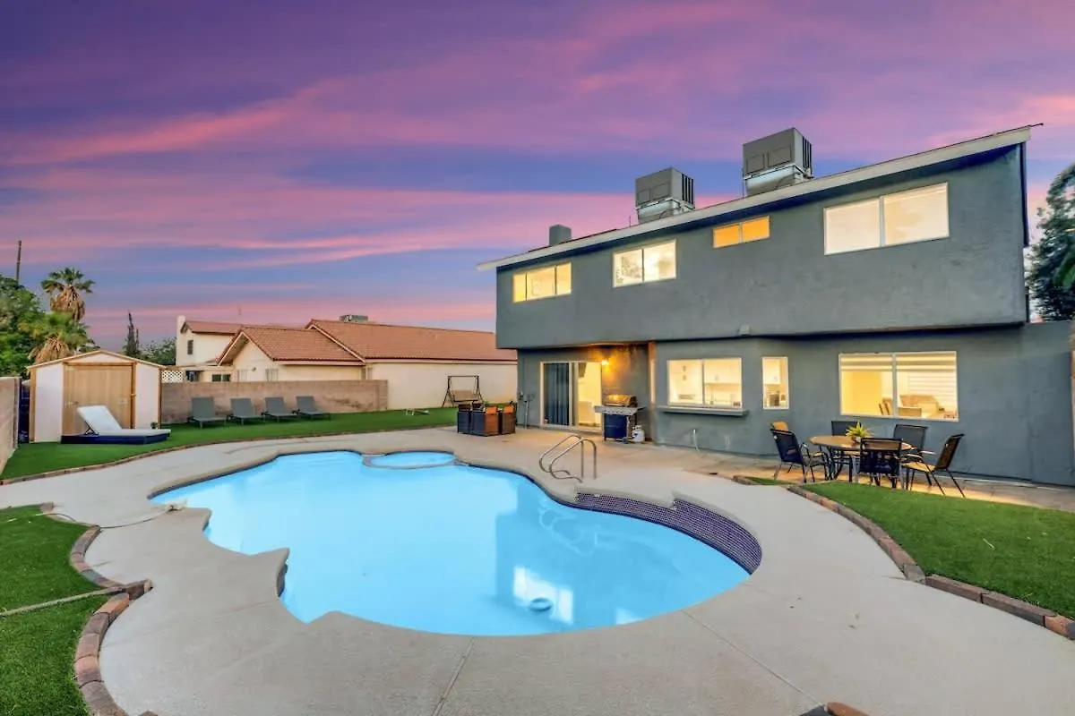 Newly Renovated Modern Oasis W Pool Mins To Strip Villa Las Vegas