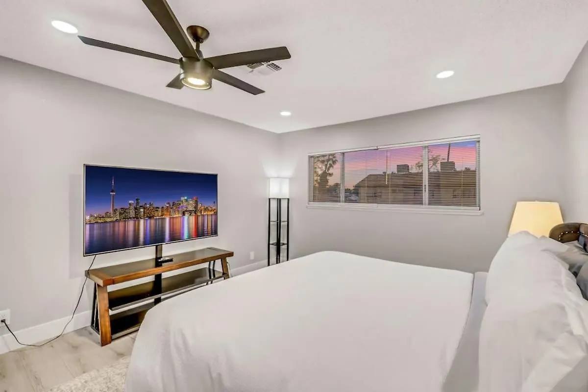Newly Renovated Modern Oasis W Pool Mins To Strip Villa Las Vegas Nyaraló